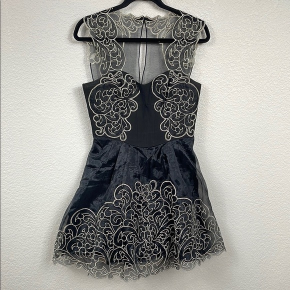 Karen Millen Baroque Embroidered Swirl Mini Fit Flare Party Dress Black Gold 8 - Picture 4 of 16